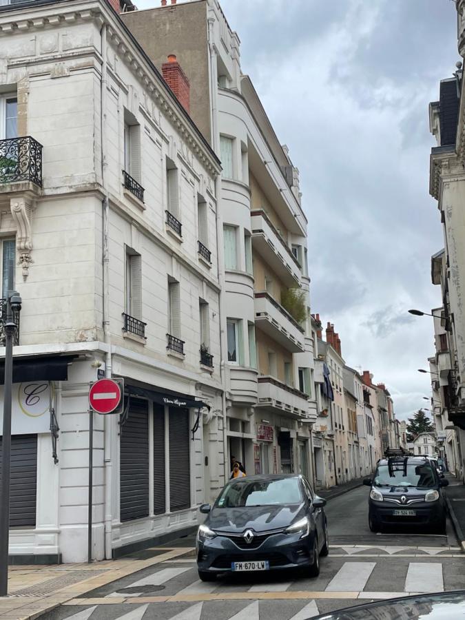 Grand F1 Au Centre-Ville De Vichy Bagian luar foto